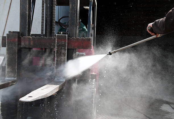Best Garage Pressure Washing  in Lynn, IN