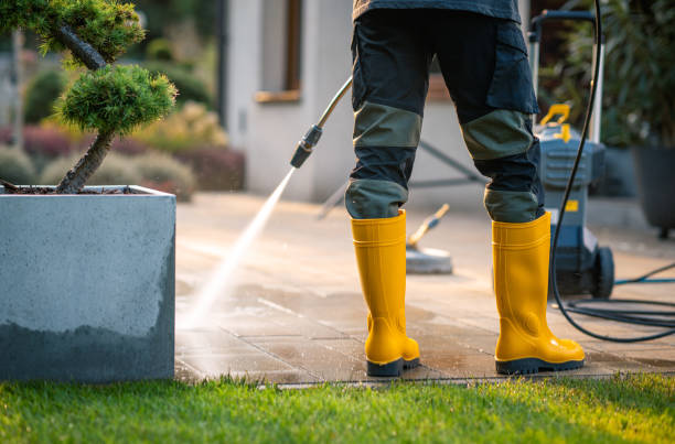 Best Garage Pressure Washing  in Lynn, IN